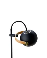 DC Portable Bordlampe Grafitsort fra Halo Design i brug i hjemmet