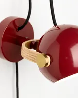 DC Væglampe Merlotrød og olieret eg fra Halo Design - billede 1 DC Væglampe Merlotrød og olieret eg fra Halo Design - billede 1