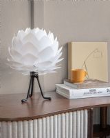 Umage Silvia Medium - Hvid - Ø50 m/ Tripod Base Umage Silvia Medium - Hvid - Ø50 m/ Tripod Base