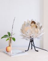 Umage Silvia Medium - Børstet Messing - Ø50 m/ Tripod Base Umage Silvia Medium - Børstet Messing - Ø50 m/ Tripod Base