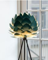 Umage Aluvia Medium - Forest/Grøn - Ø59 m/ Tripod Table Umage Aluvia Medium - Forest/Grøn - Ø59 m/ Tripod Table