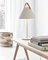 Nordlux Strap Bordlampe - Hvid m/ brun rem Nordlux Strap Bordlampe - Hvid m/ brun rem