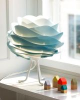 Umage Carmina Mini - Azure m/ hvid Tripod Base Umage Carmina Mini - Azure m/ hvid Tripod Base